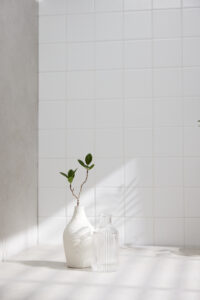 白いタイルの洗面所イメージ