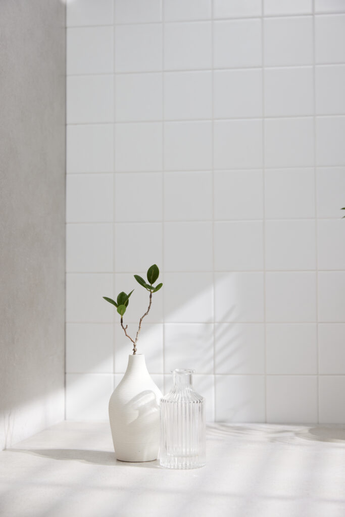 白いタイルの洗面所イメージ